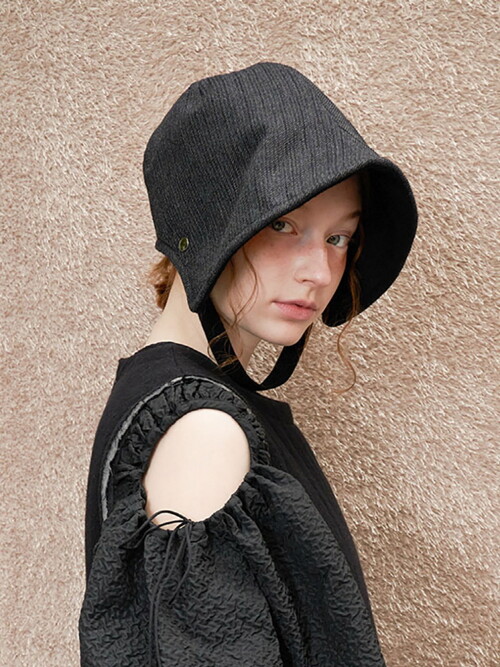 Reversible Strap Bonnet - Black