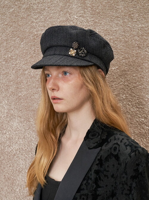 Camelia Matroos - Charcoal