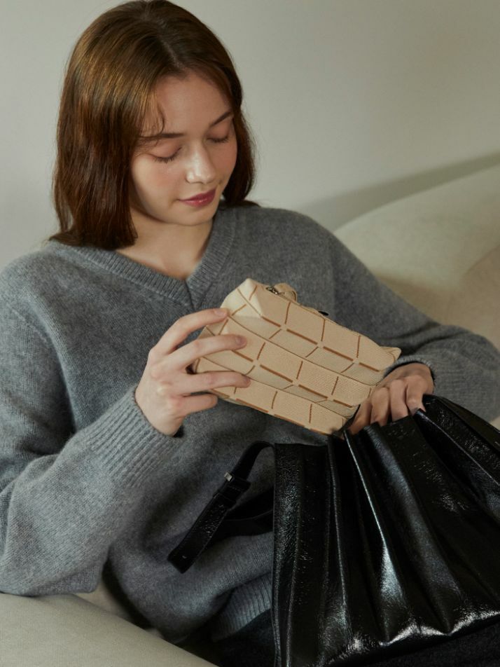 Lucky Pleats Knit Pouch S Grid (ALL)