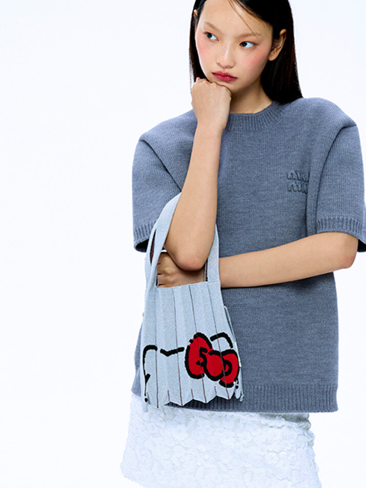 [헬로키티 50주년 2024년 한정판] Lucky Pleats Knit S 50th Hello Kitty Platinum