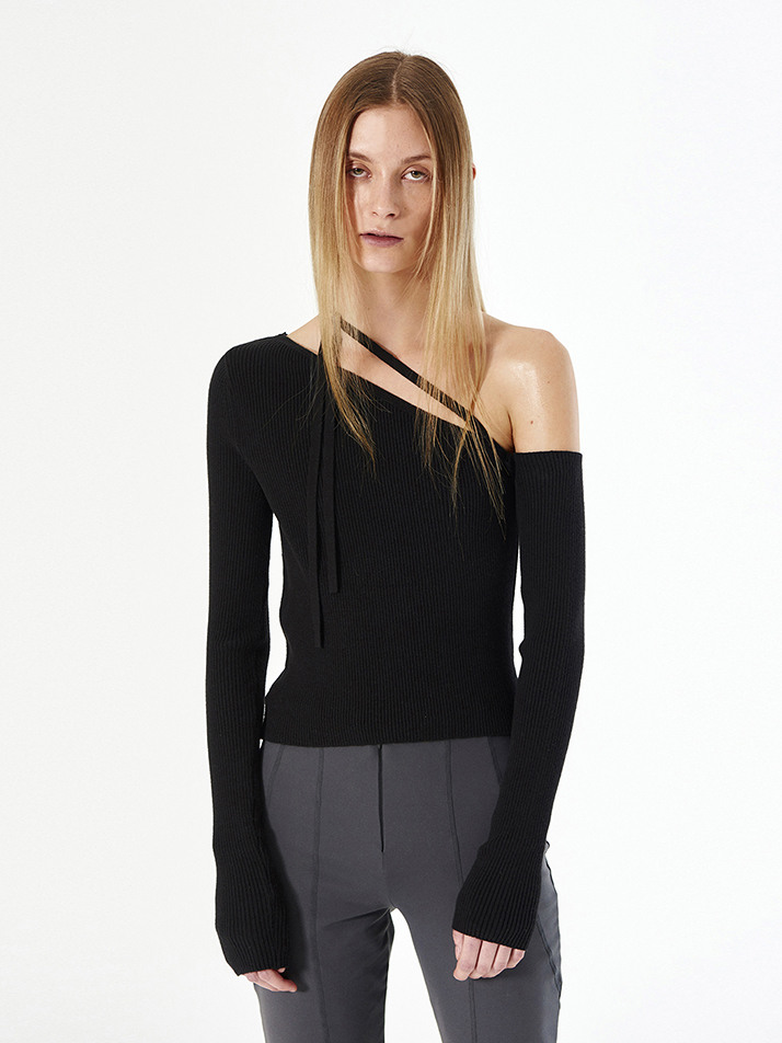ONE SHOULDER STRAP KNIT TOP (BLACK) ETERNAL JOURNEY