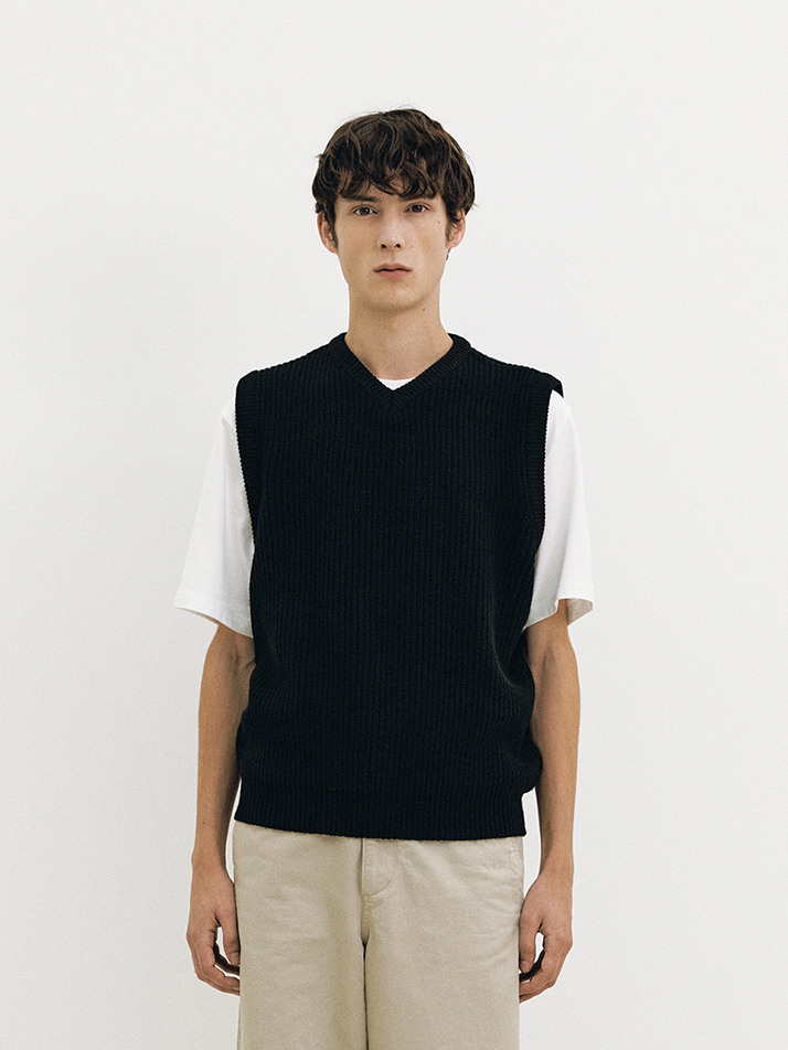 Rib V-neck Vest (Black)