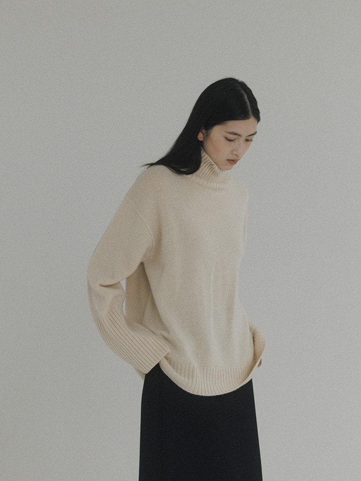 Cashmere turtle neck sweater (Cream)