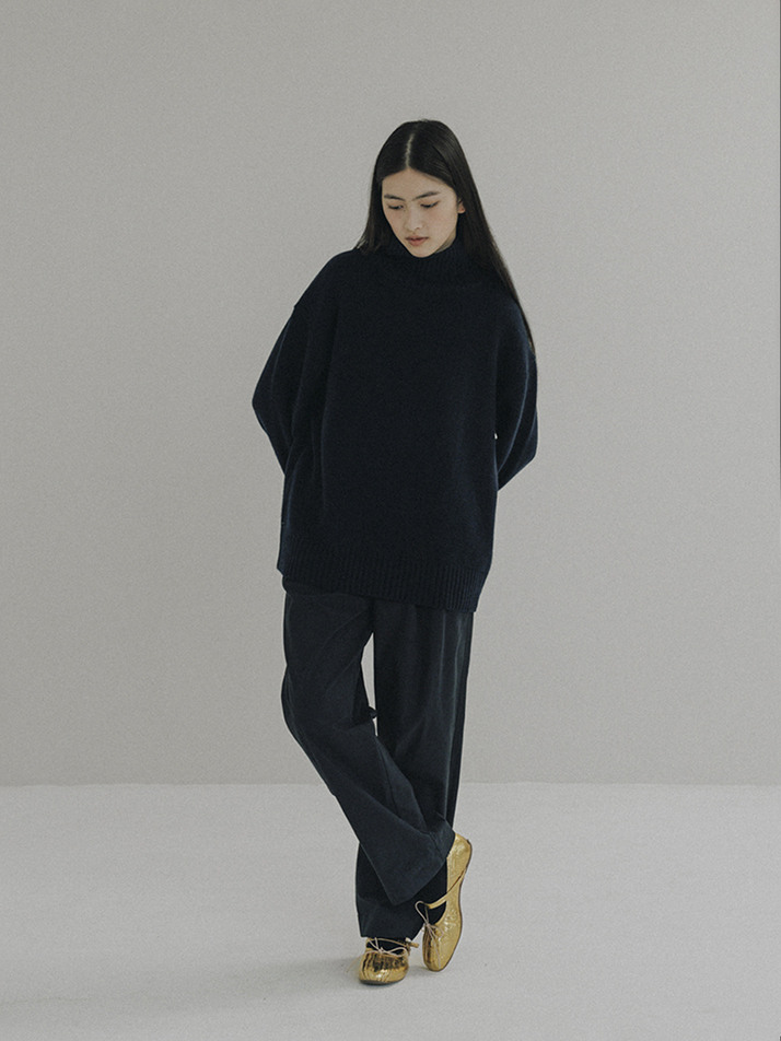 Cashmere turtle neck sweater (Navy)