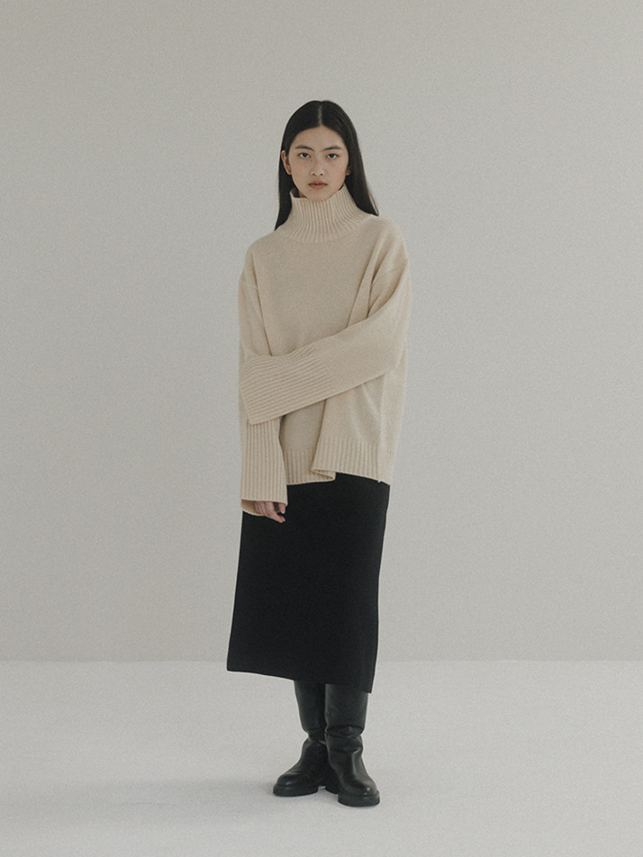Cashmere turtle neck sweater (Cream)