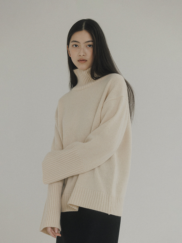 Cashmere turtle neck sweater (Cream)