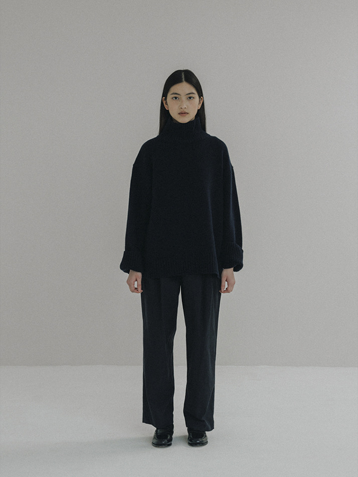 Cashmere turtle neck sweater (Navy)