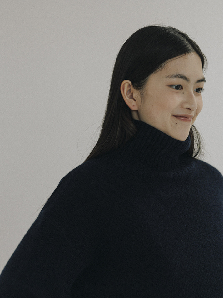 Cashmere turtle neck sweater (Navy)