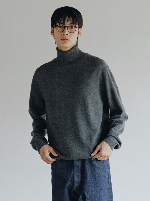 Merino Wool Turtleneck Sweater (Charcoal)