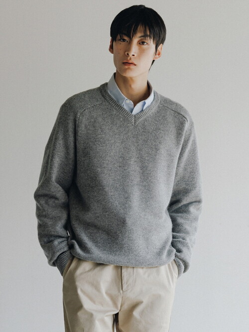 Saddle V-neck Knit Sweater (Gray)