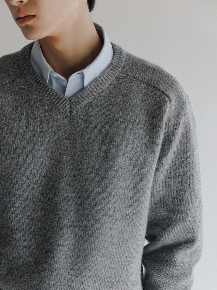 Saddle V-neck Knit Sweater (Gray)