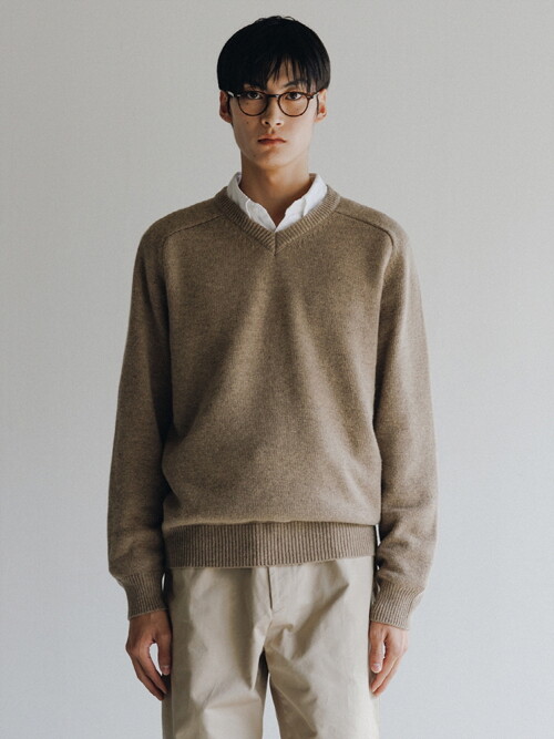 Saddle V-neck Knit Sweater (D.beige)