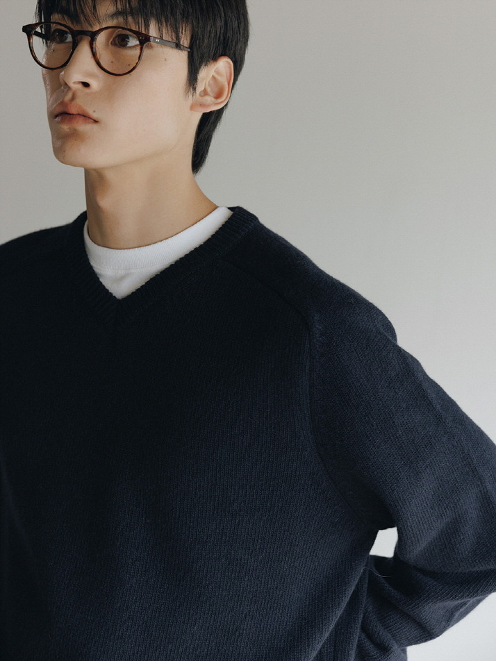 Saddle V-neck Knit Sweater (D.Navy)