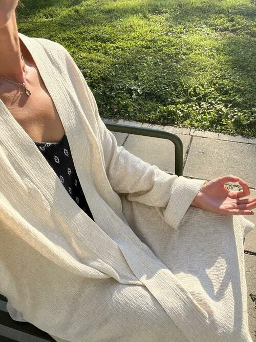 Metta linen robe