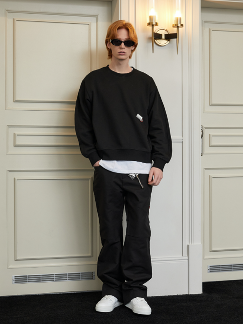 Emblem Brooch Sweatshirt _Deep Black