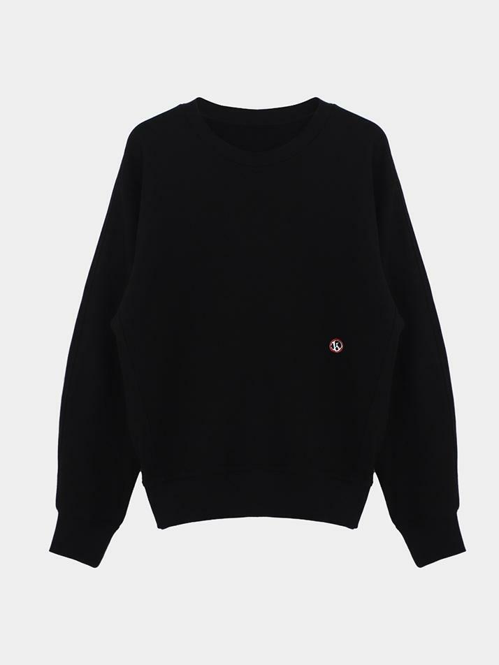 Emblem Brooch Sweatshirt _Deep Black