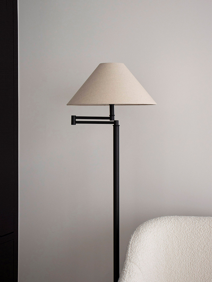 Line Floor Lamp Black