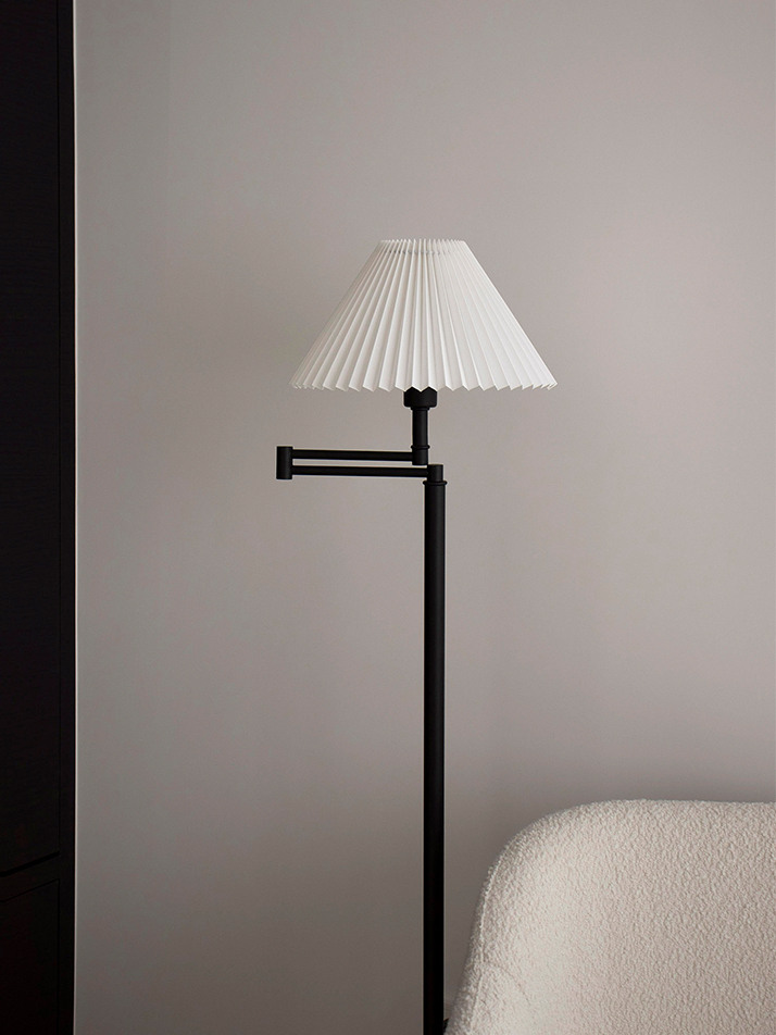 Line Floor Lamp Black