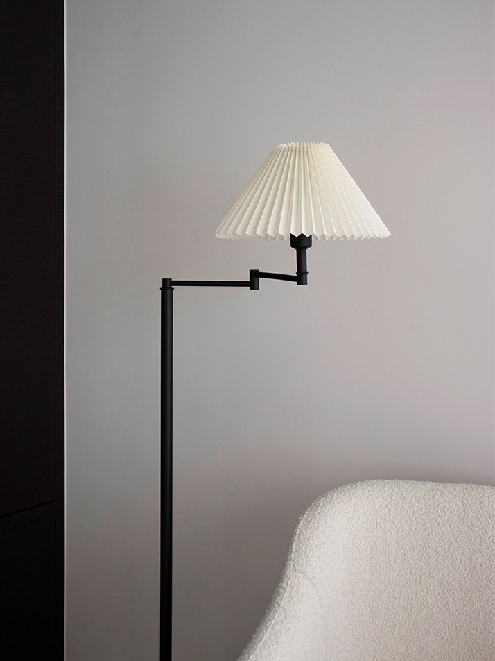 Line Floor Lamp Black