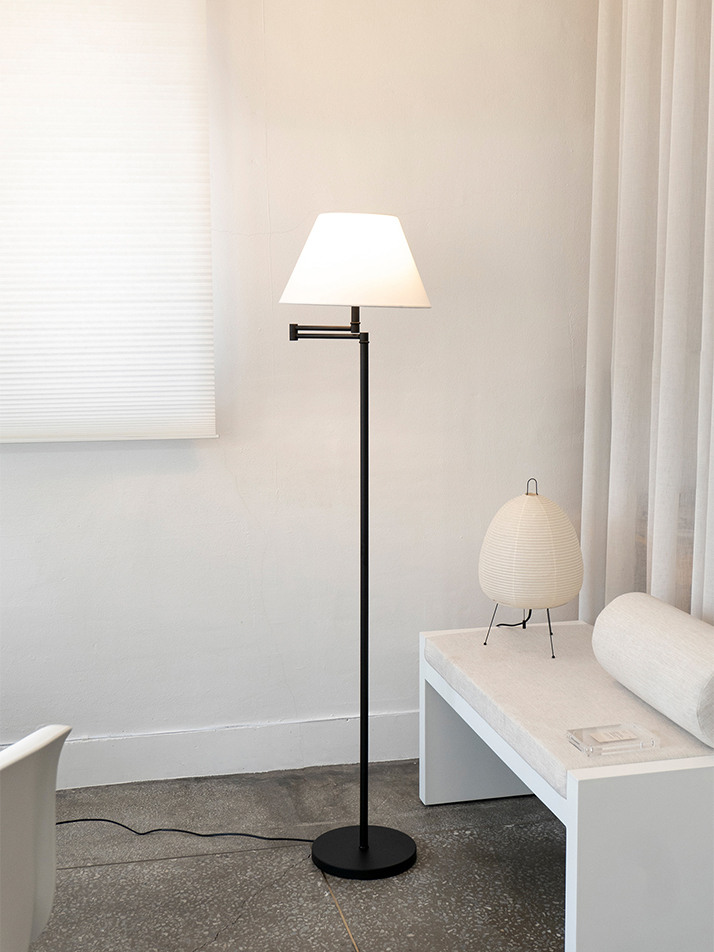 Line Floor Lamp Black