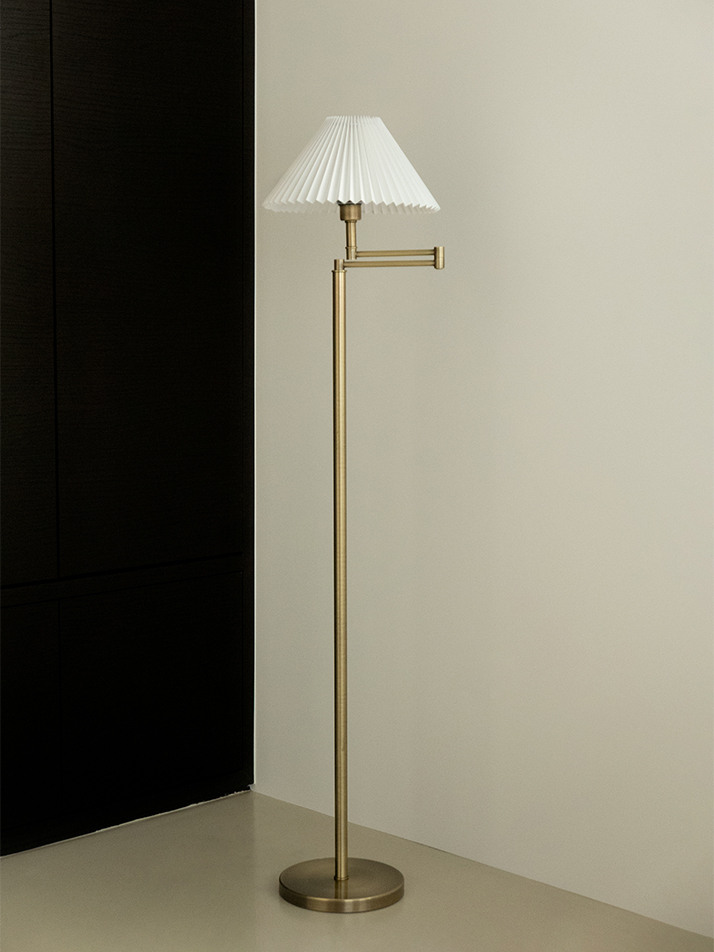 Line Floor Lamp Brass
