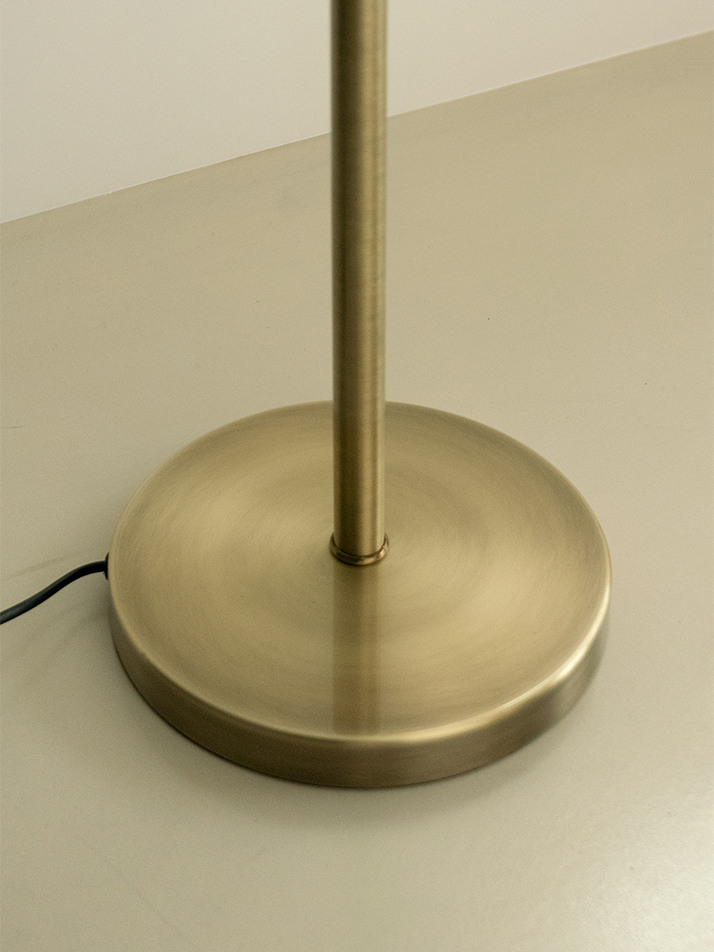 Line Floor Lamp Brass