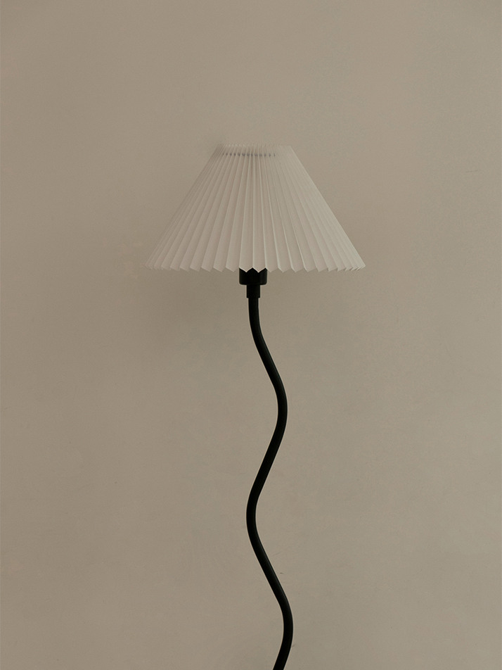 Spiral Medium Stand Lamp Black