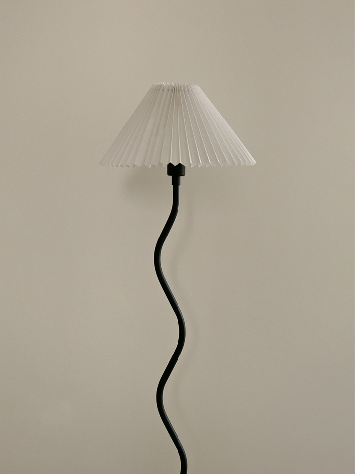 Spiral Medium Stand Lamp Black