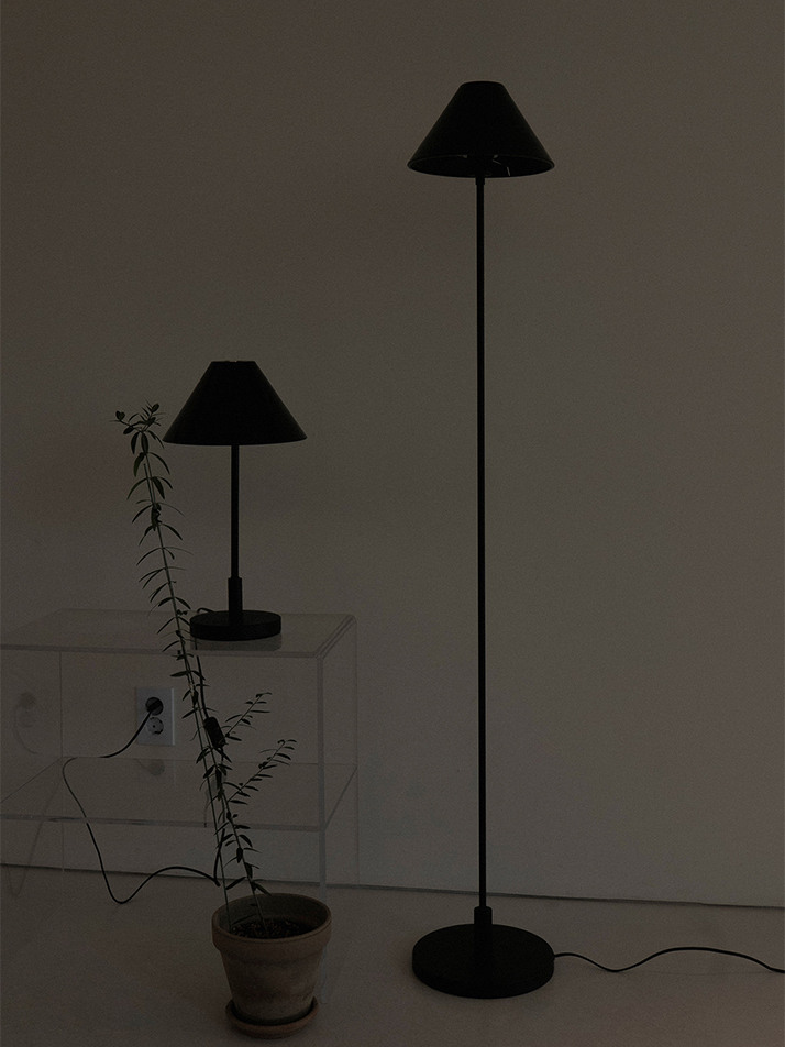 Olive Stand Lamp Black