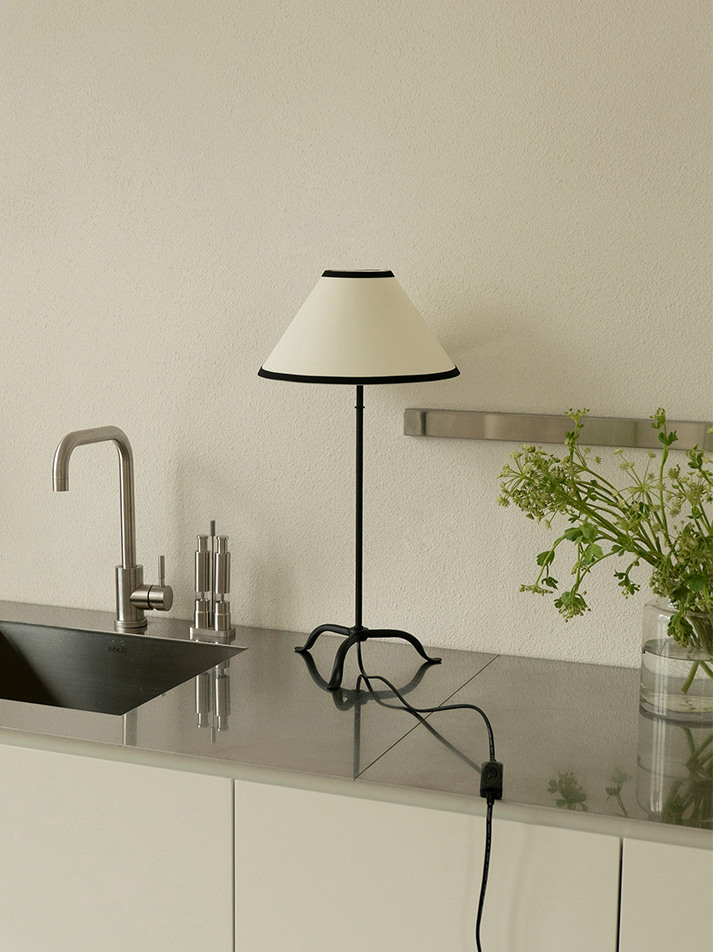 Flore Stand Lamp Black