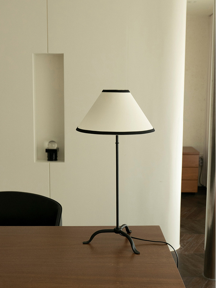 Flore Stand Lamp Black