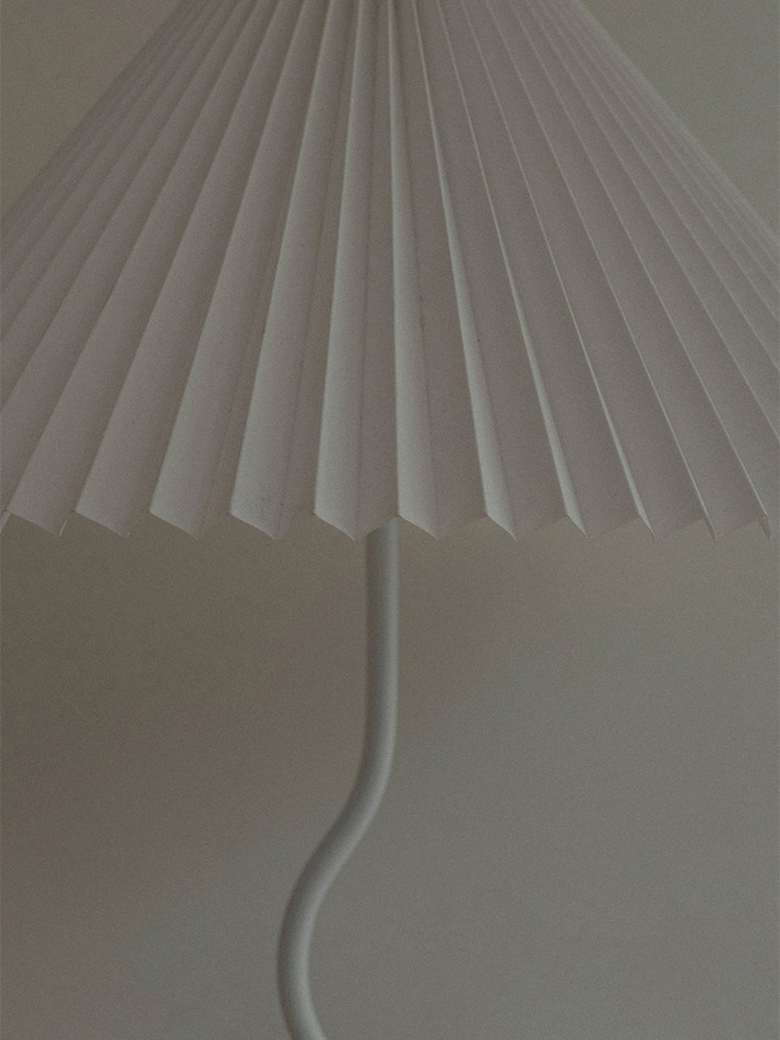 Pleated Medium Stand Lamp