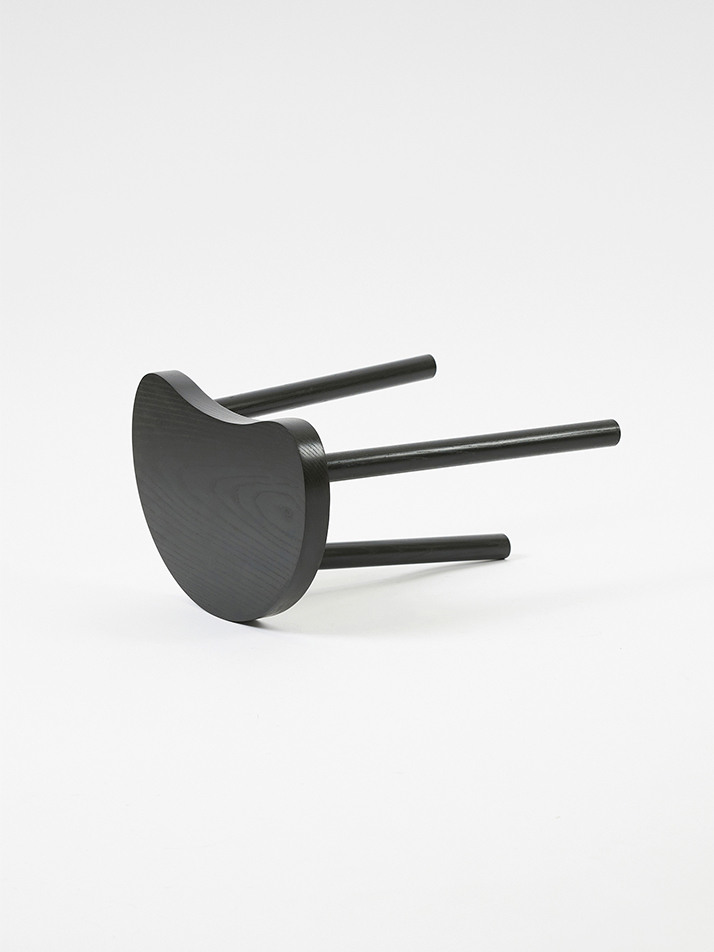 Half Moon Stool Black / Walnut / Oak