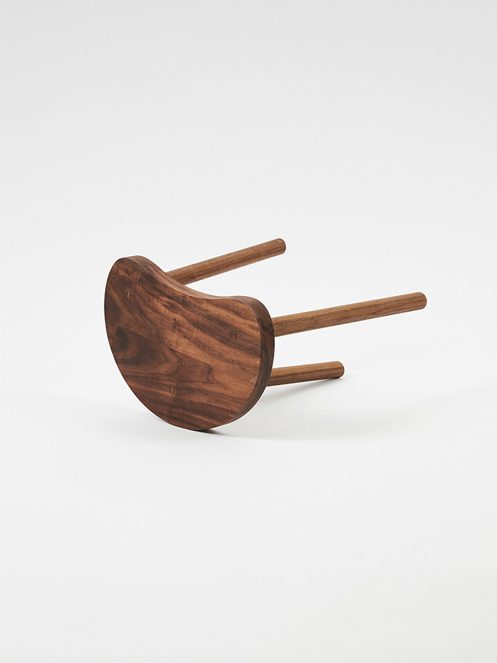 Half Moon Stool Black / Walnut / Oak