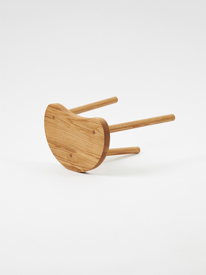 Half Moon Stool Black / Walnut / Oak