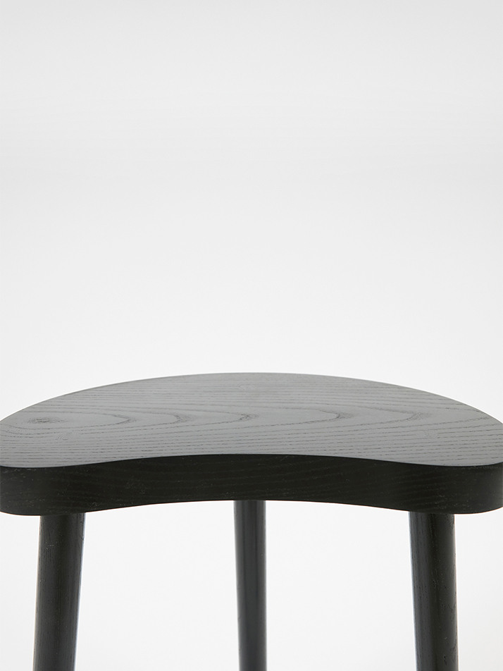 Half Moon Stool Black / Walnut / Oak
