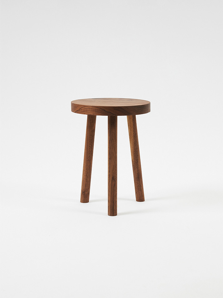 Moon Stool Black / Walnut / Oak