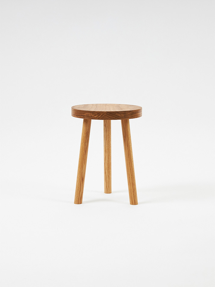 Moon Stool Black / Walnut / Oak