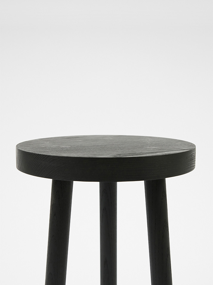 Moon Stool Black / Walnut / Oak