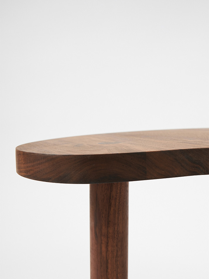 Half Moon Side Table Black / Walnut / Oak 