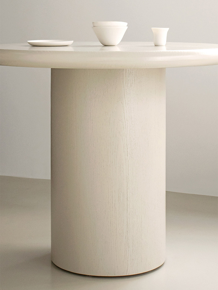 Column Round Dining Table