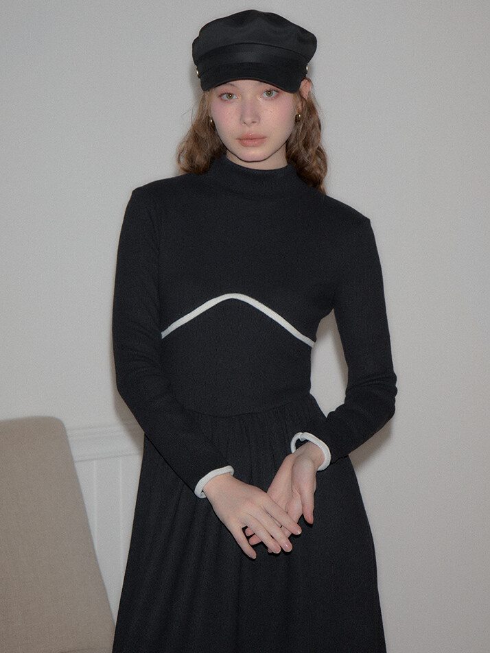 Line Point High Neck Dress_ Black