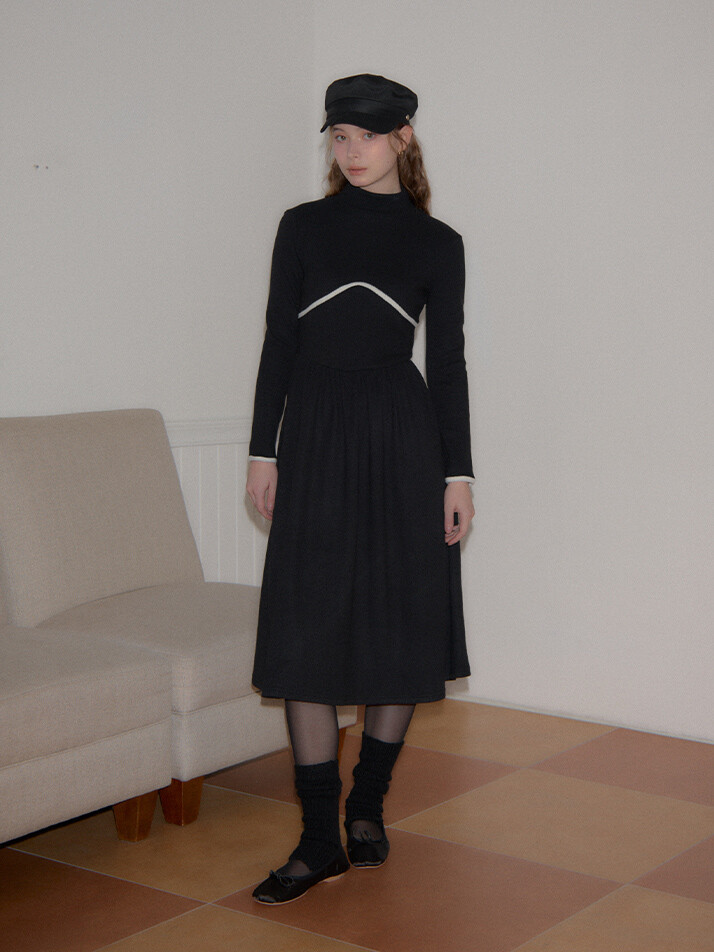 Line Point High Neck Dress_ Black