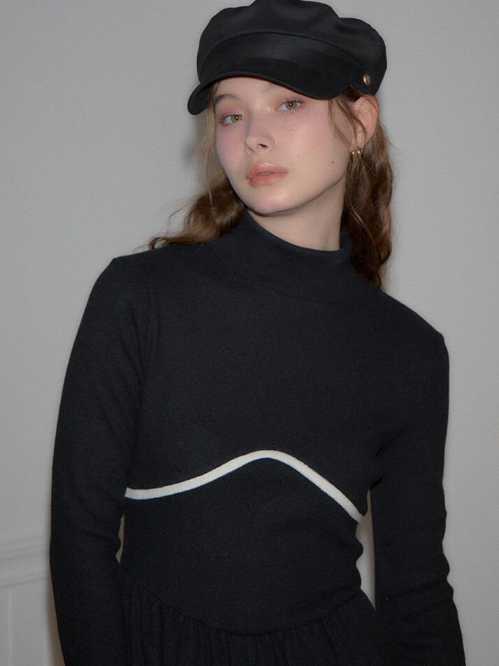 Line Point High Neck Dress_ Black