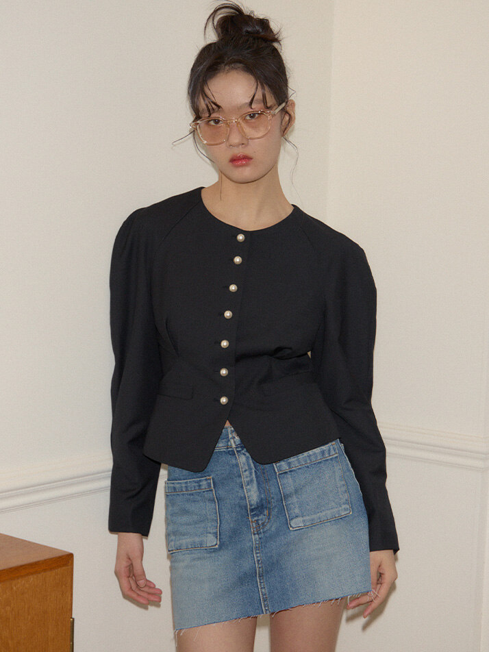 Round Sleeve Black Jacket