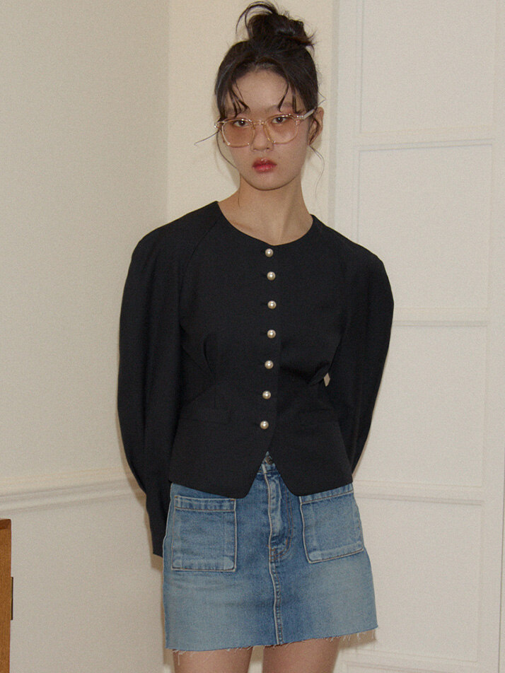 Round Sleeve Black Jacket