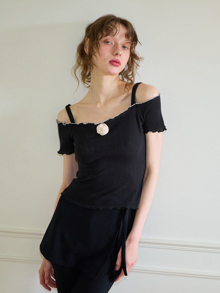 Corsage Point Strap Off Shoulder T_ Black