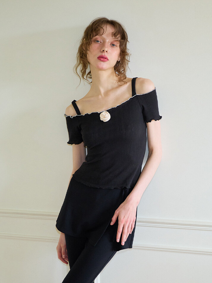 Corsage Point Strap Off Shoulder T_ Black