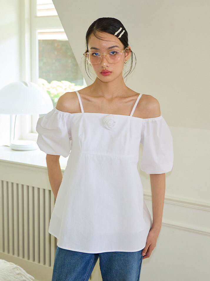 Two-way Off Shoulder Corsage Blouse_ White