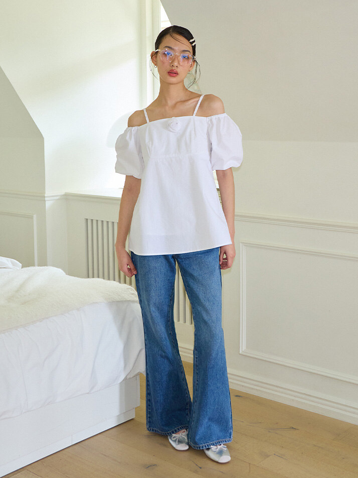 Two-way Off Shoulder Corsage Blouse_ White